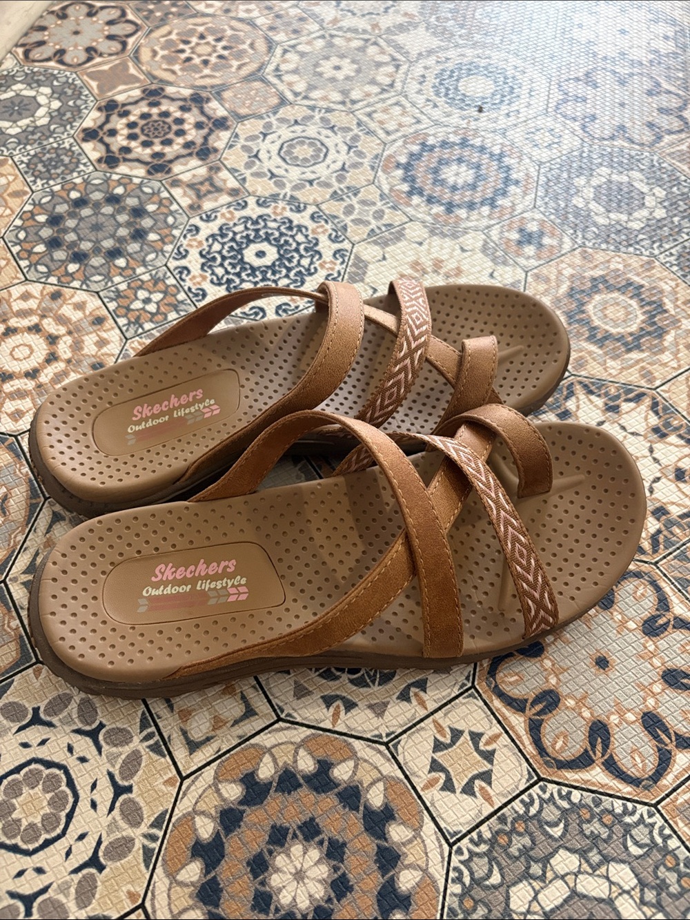 Skechers Women’s Reggae Timeless Summer Tan Crisscross Slide Sandals - Picture 2 of 7
